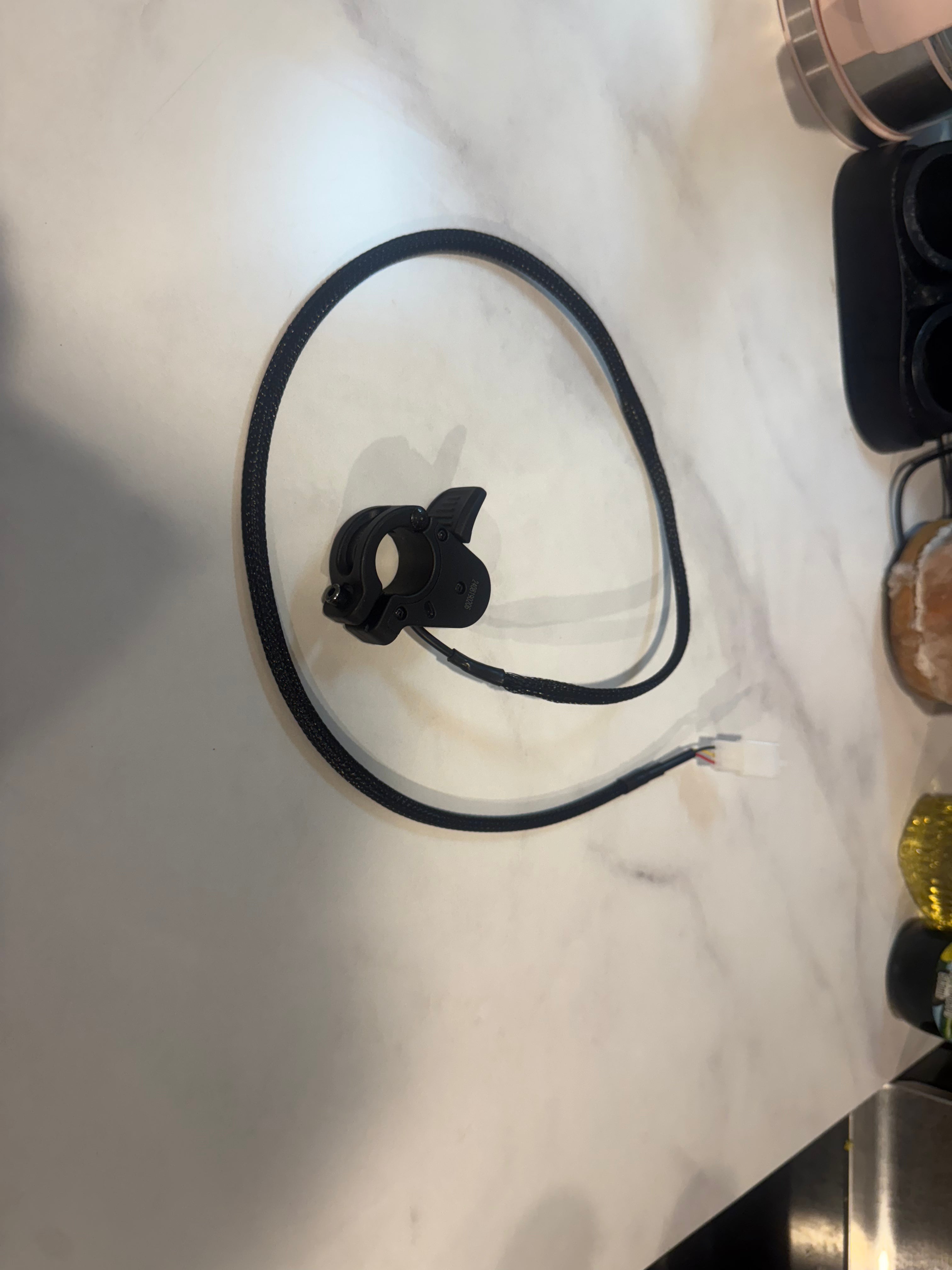 Fardriver plug-in-play thumb throttle