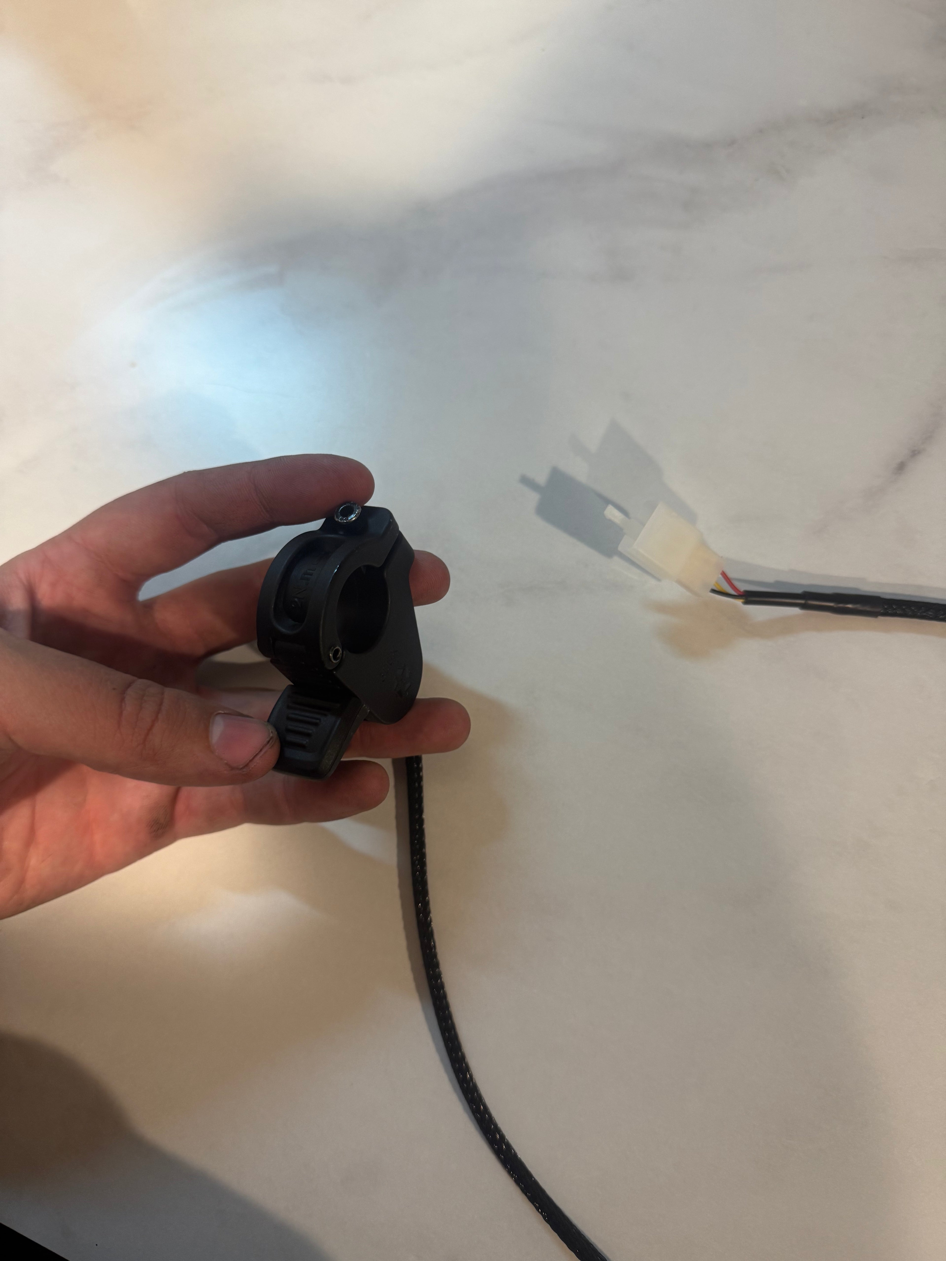 Fardriver plug-in-play thumb throttle